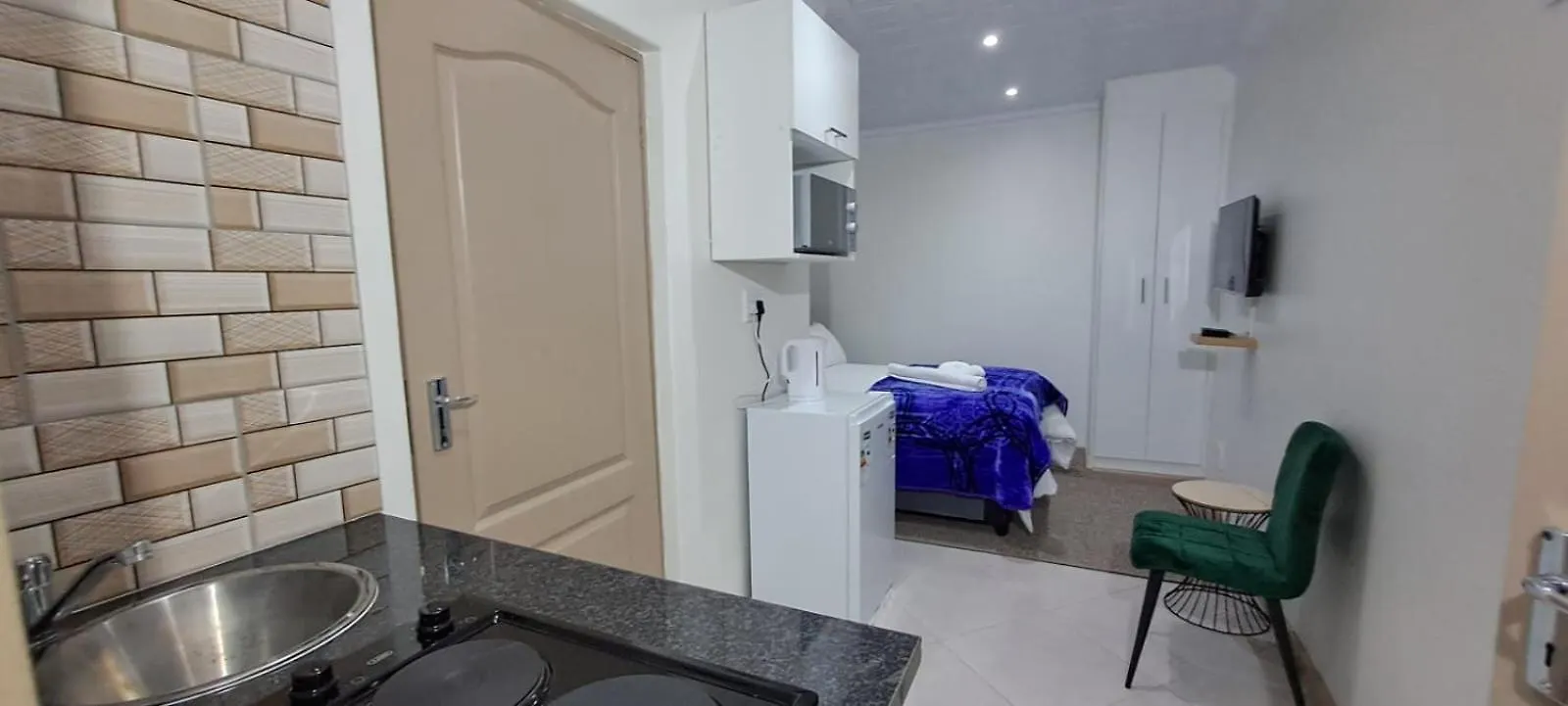 Twinex Accommodation Parow ケープタウン 0*,
